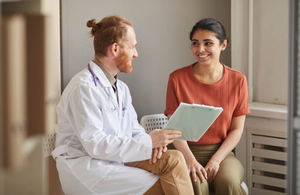 Woman meeting with a doctor at one of the cocaine addiction treatment centers in Portland.