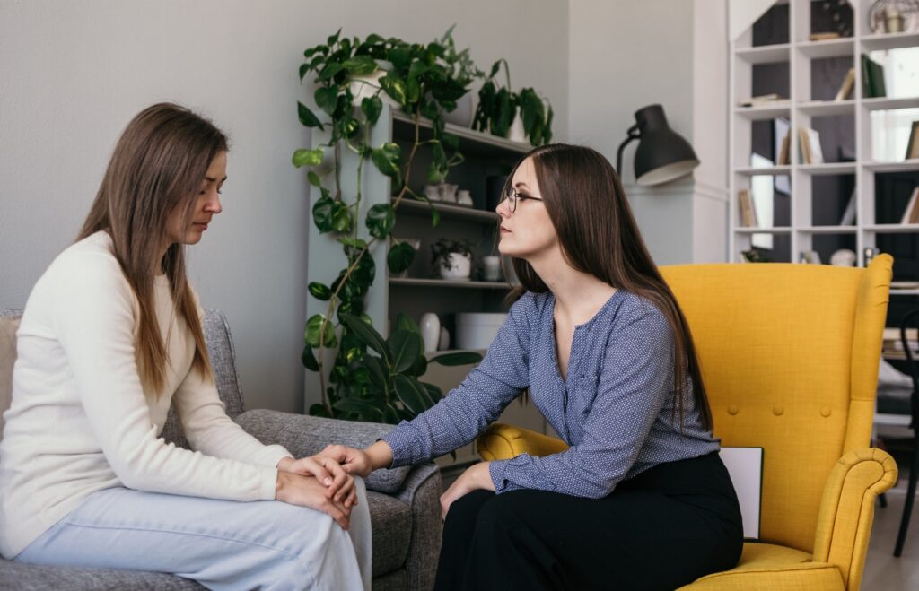 A woman talks to her therapist about a treatment plan at our heroin treatment centers in portland. 
