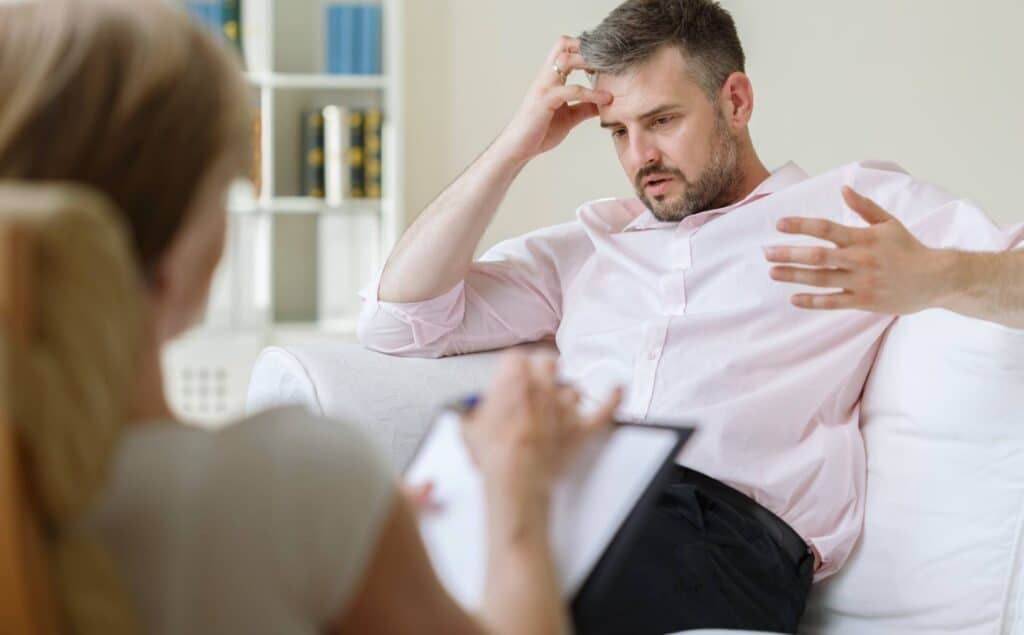Man speaking with a therapist during dual diagnosis treatment in Portland.