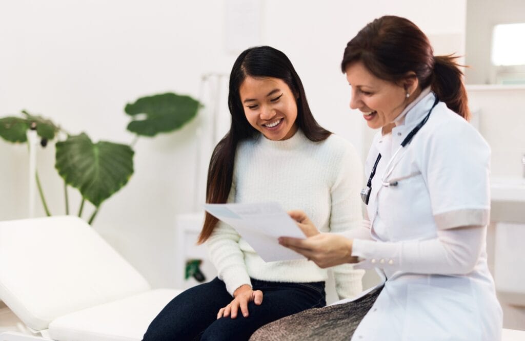 A woman reviews her treatment plan with her doctor during Kratom addiction treatment in Portland, OR.