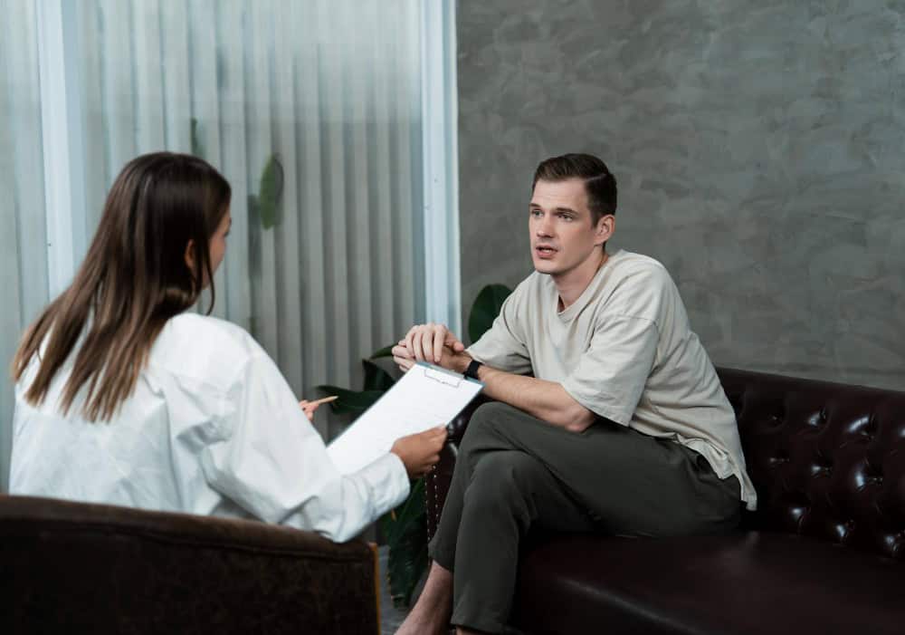 when to see a psychologist vs psychiatrist